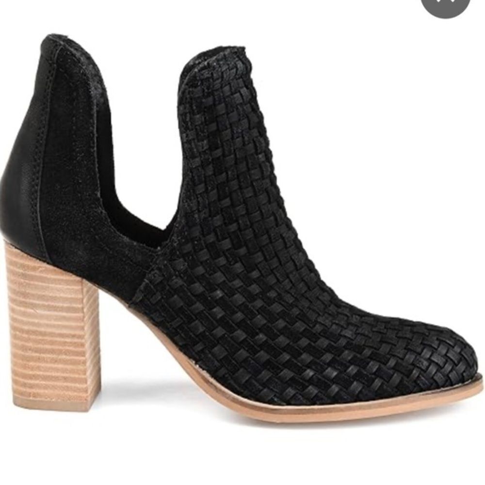 Journee Signature Womens Kevona Genuine Leather Bootie nwt 9